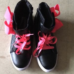JoJoSiwa Black & pink straps sneakers for girls